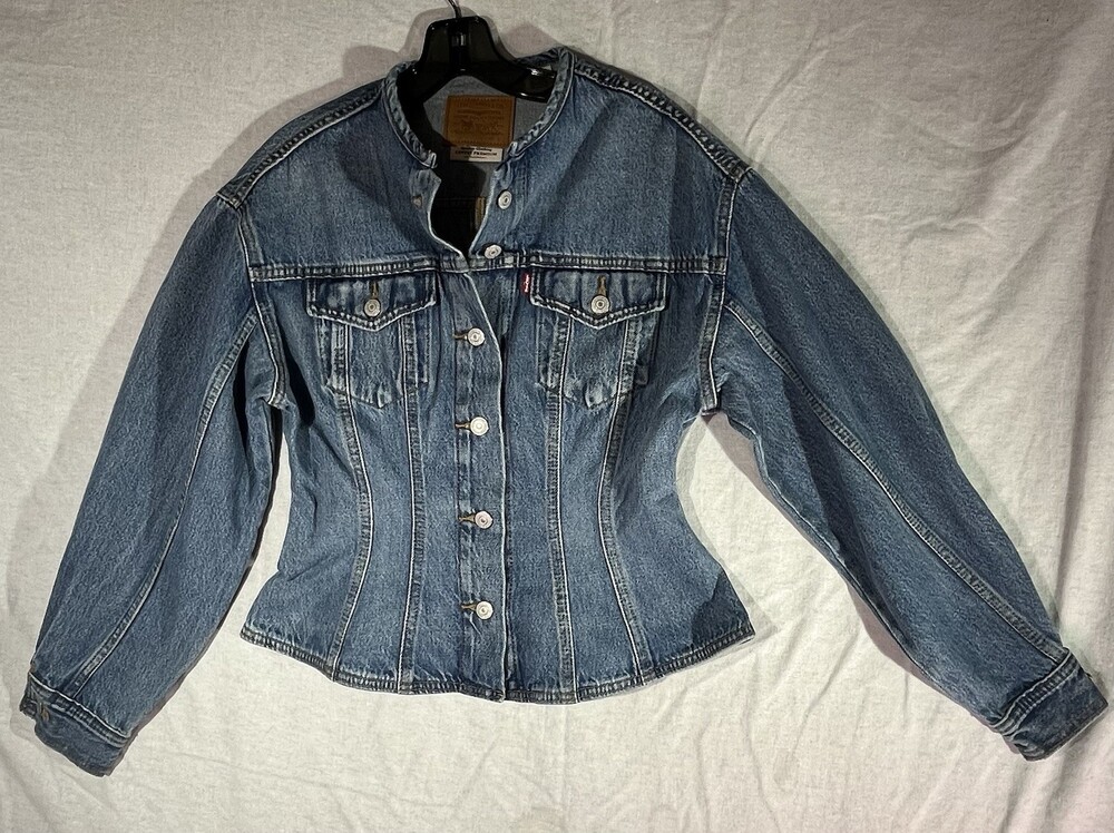Levi’s Premium Women’s Sculpted Trucker Jacket Blue Denim Size Small Big E